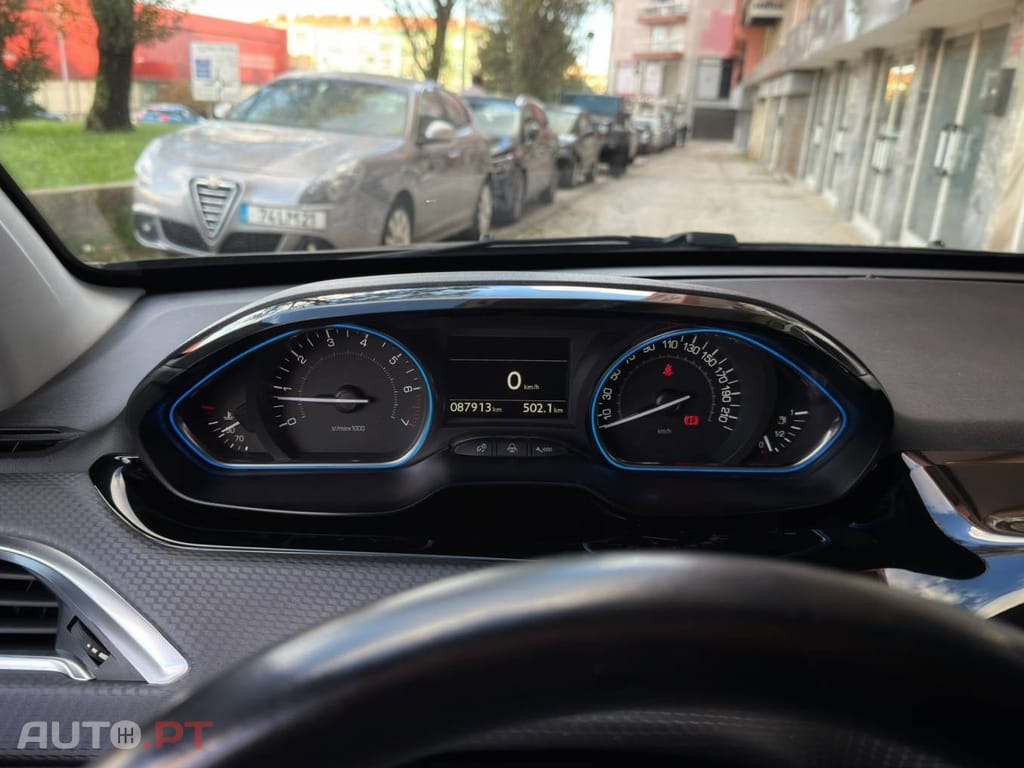 Peugeot 2008 1.2 PureTech Allure