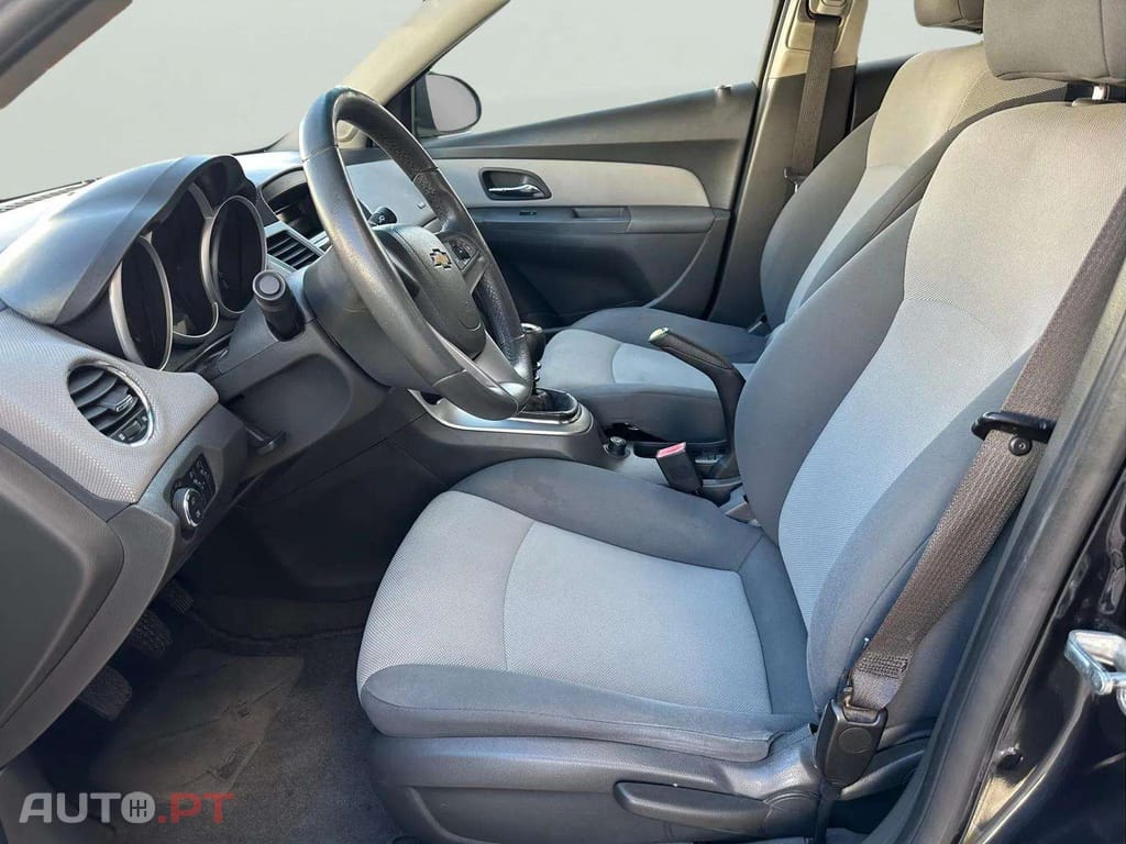 Chevrolet Cruze 1.6 LS
