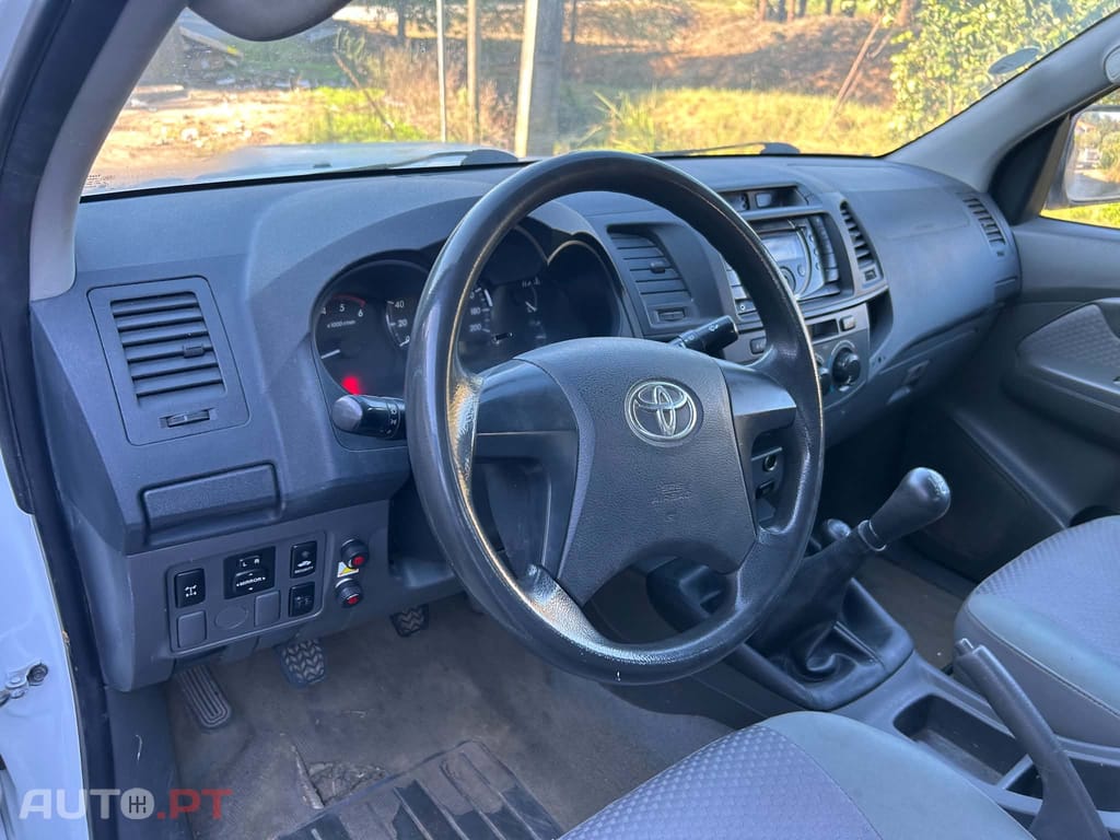 Toyota Hilux X-Cab 4x4 2.5D-4D 144cv