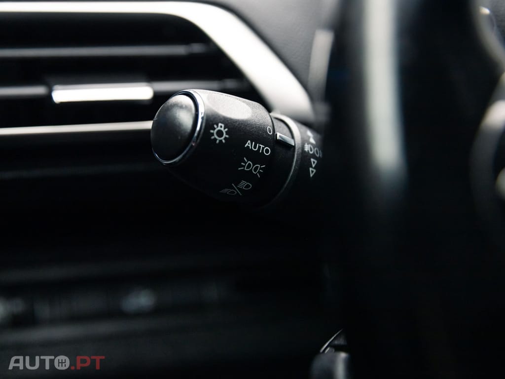 Peugeot 3008 1.5 BlueHDi Crossway EAT8