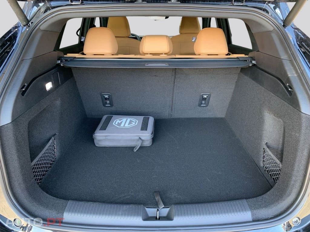 MG EHS PHEV Luxury  