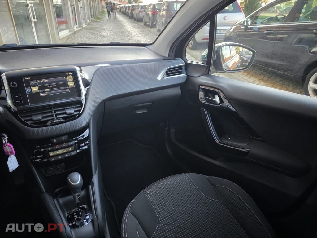 Peugeot 208 1.2 PureTech Allure EAT6