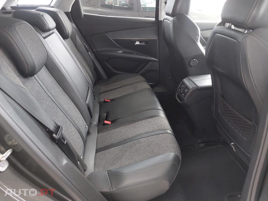 Peugeot 3008 1.5 BlueHDi Allure