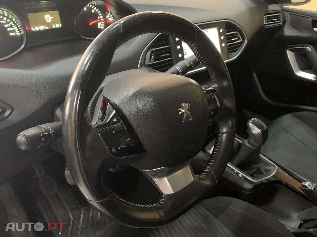 Peugeot 308 BlueHDi FAP 100 Stop & Start Access — fotografia 16