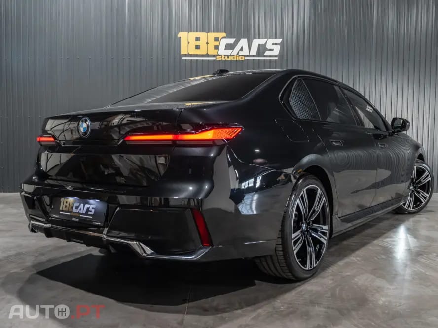 BMW 750 750e xDrive Pack Desportivo M