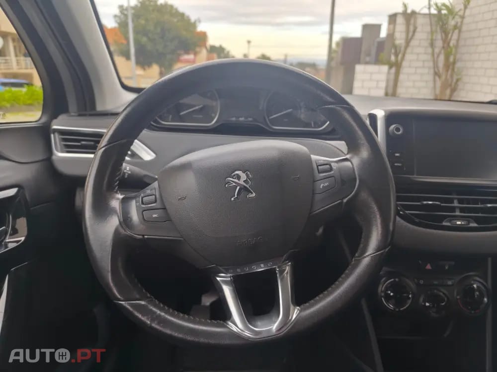 Peugeot 208 1.6 BlueHDi Style