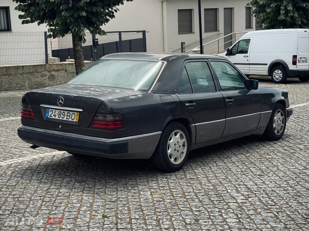 Mercedes-Benz 200 200D