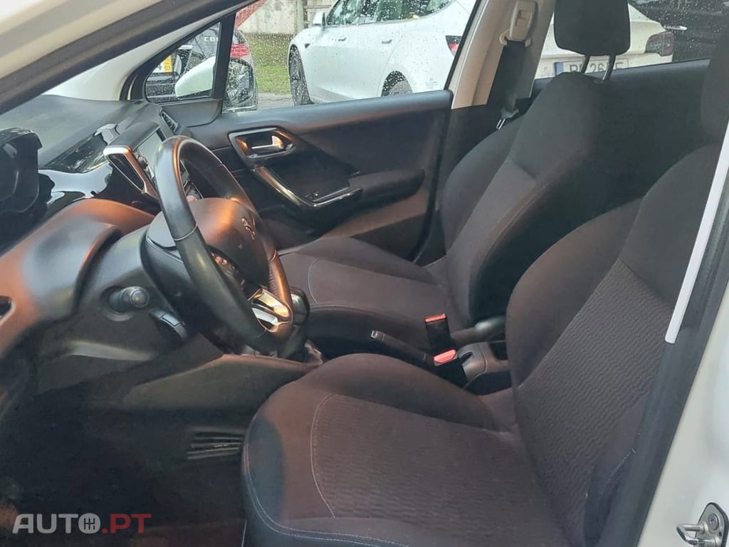 Peugeot 208 1.2 PureTech Signature