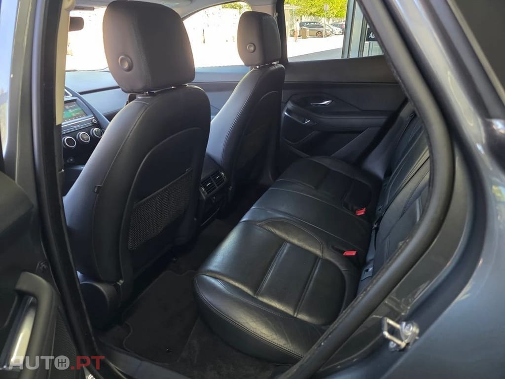 Jaguar E-Pace 2.0 i4D R-Dynamic S — fotografia 14