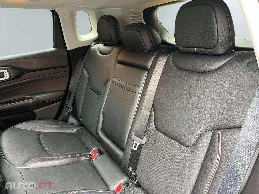 Jeep Compass 1.3 Híbrido  T4 Trailhawk AWD 