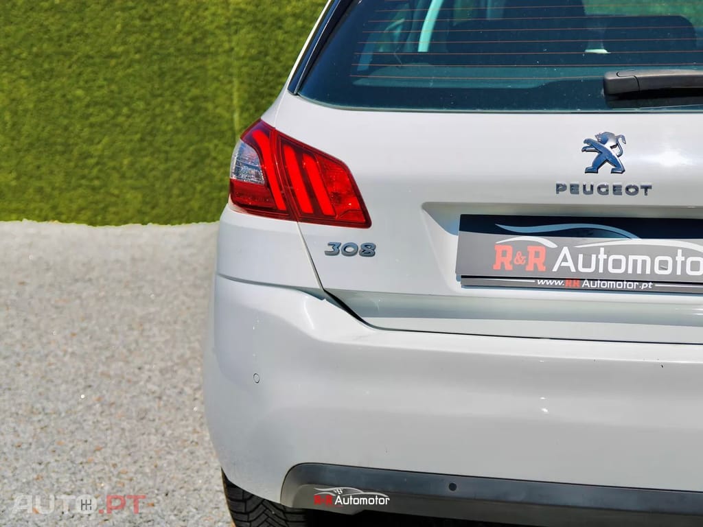 Peugeot 308 1.2 PureTech Business Line