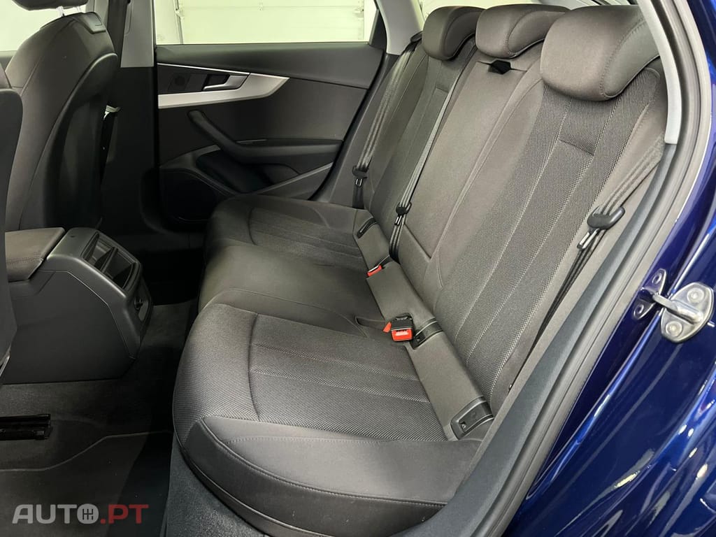Audi A4 30 TDI S tronic Avant