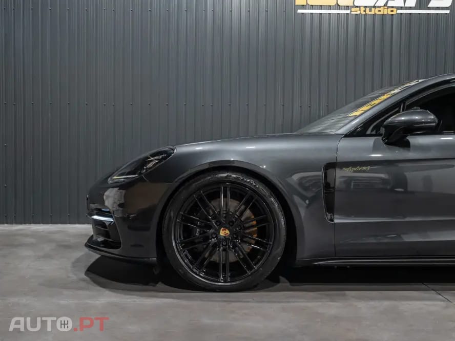 Porsche Panamera 4 E-Hybrid