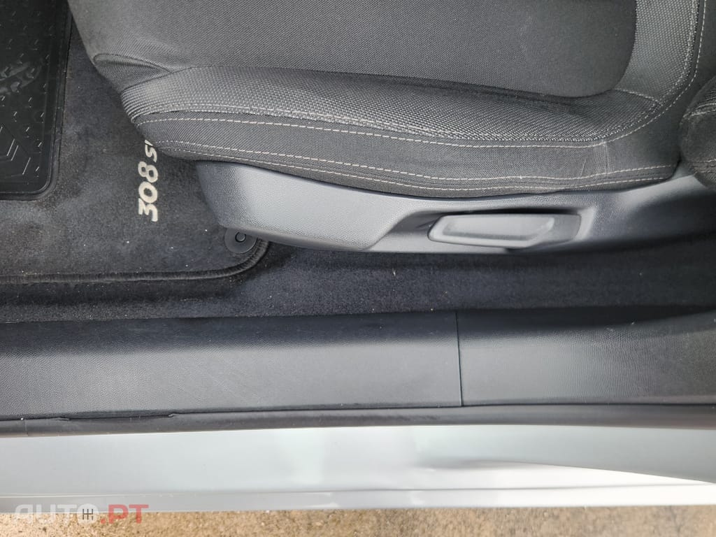 Peugeot 308 1.6 e-HDi Allure J17