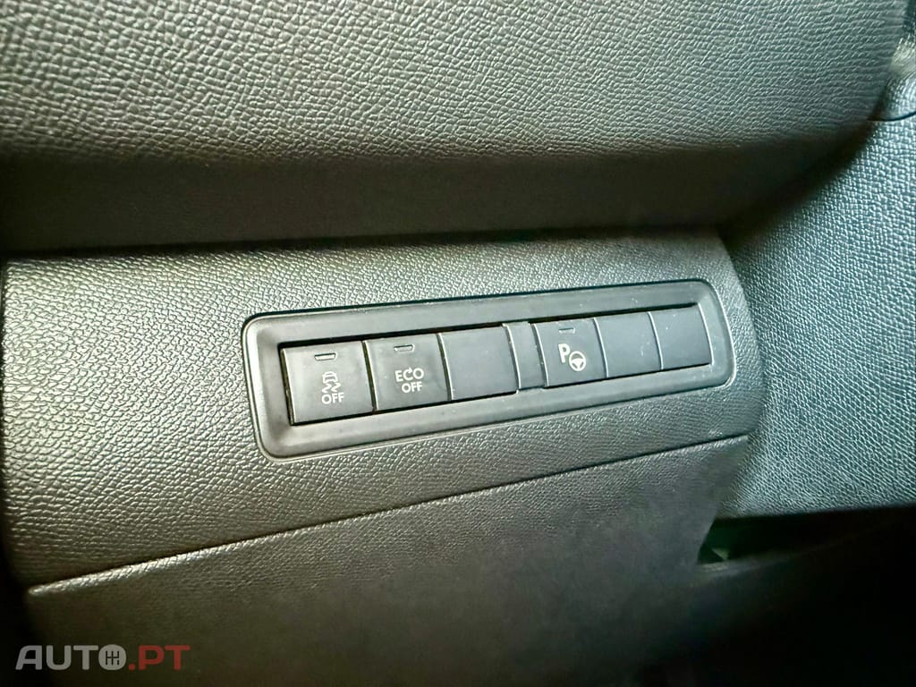 Peugeot 308 1.2 PureTech Allure Faróis Full LED