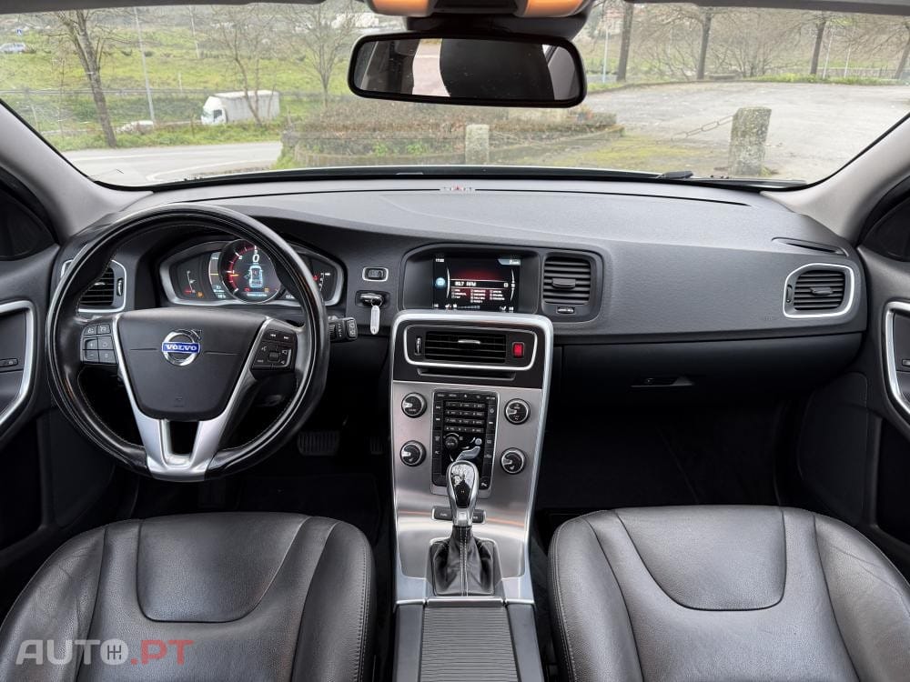 Volvo V60 D6 Plug-In-Hybrid AWD Geartronic Pure Limited