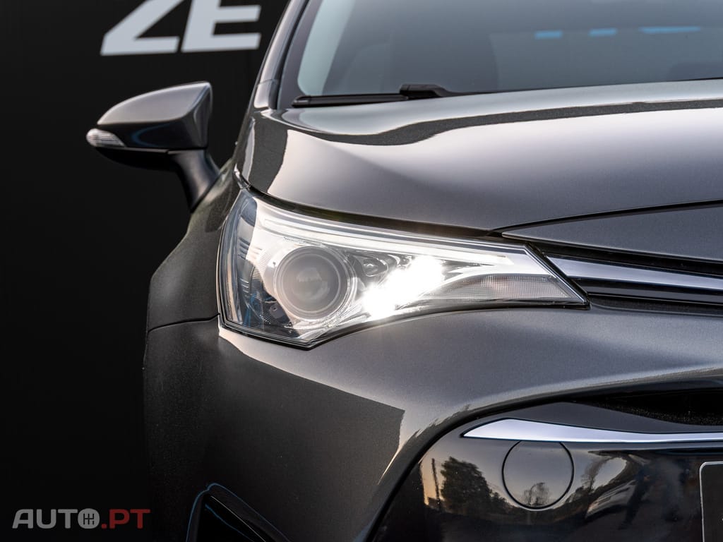 Toyota Avensis 2.0 D-4D Premium