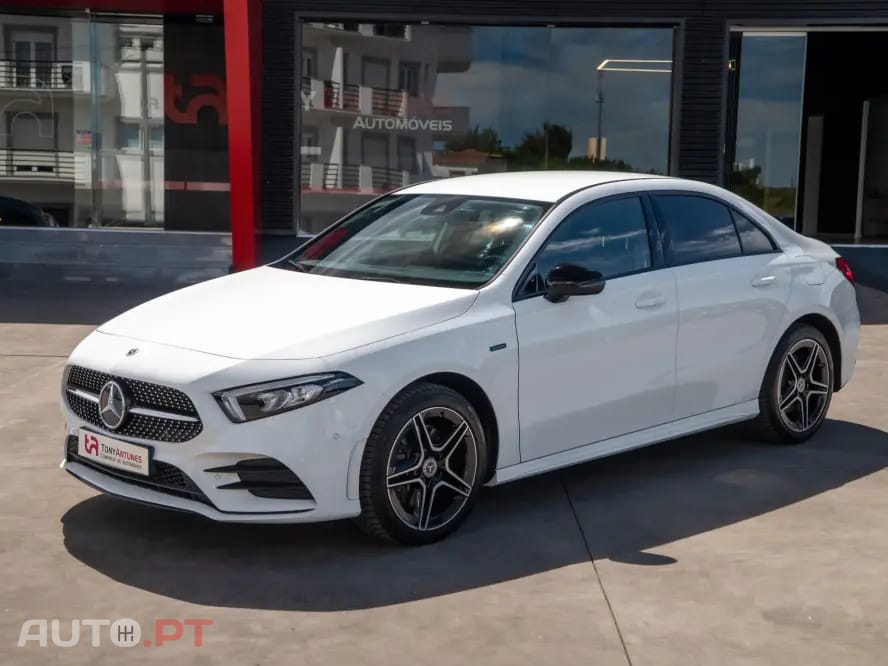 Mercedes-Benz A 250 e 8G-DCT AMG Line