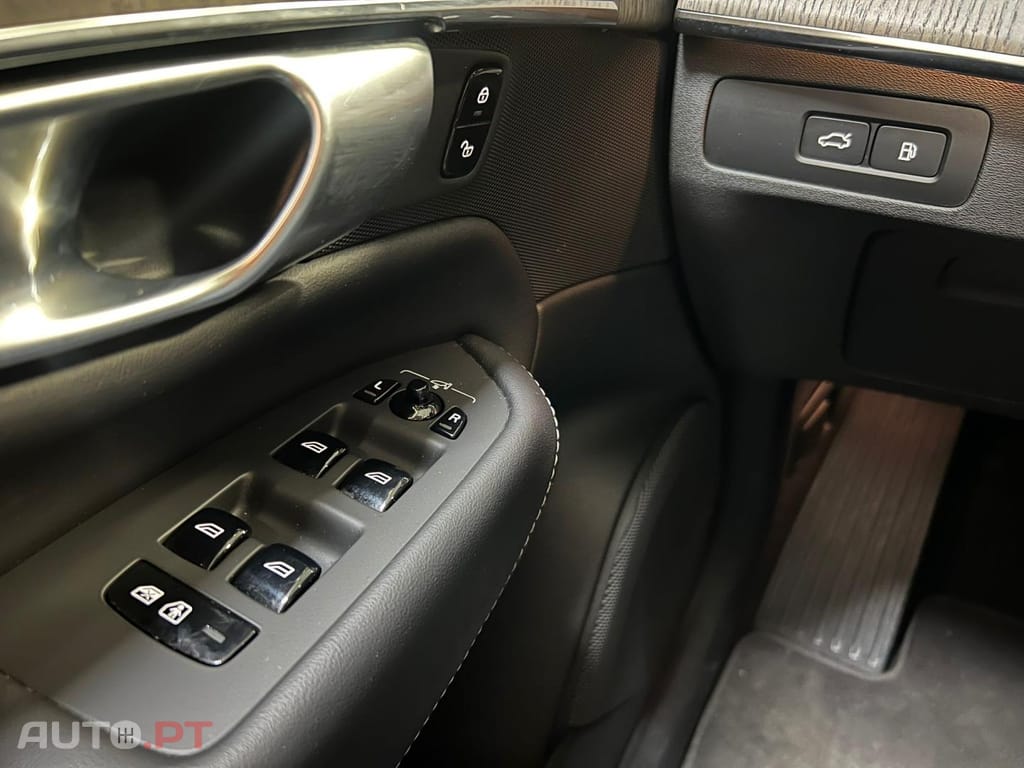 Volvo XC90 T8 455 PHEV AWD Ultimate Dark Auto