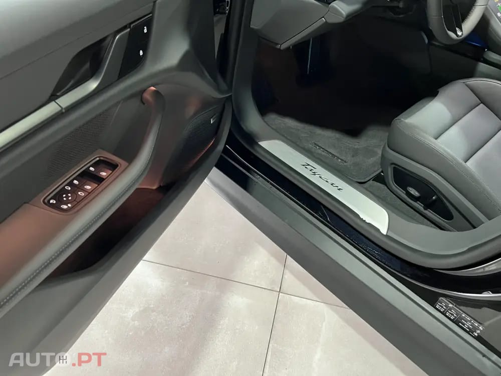 Porsche Taycan Outro