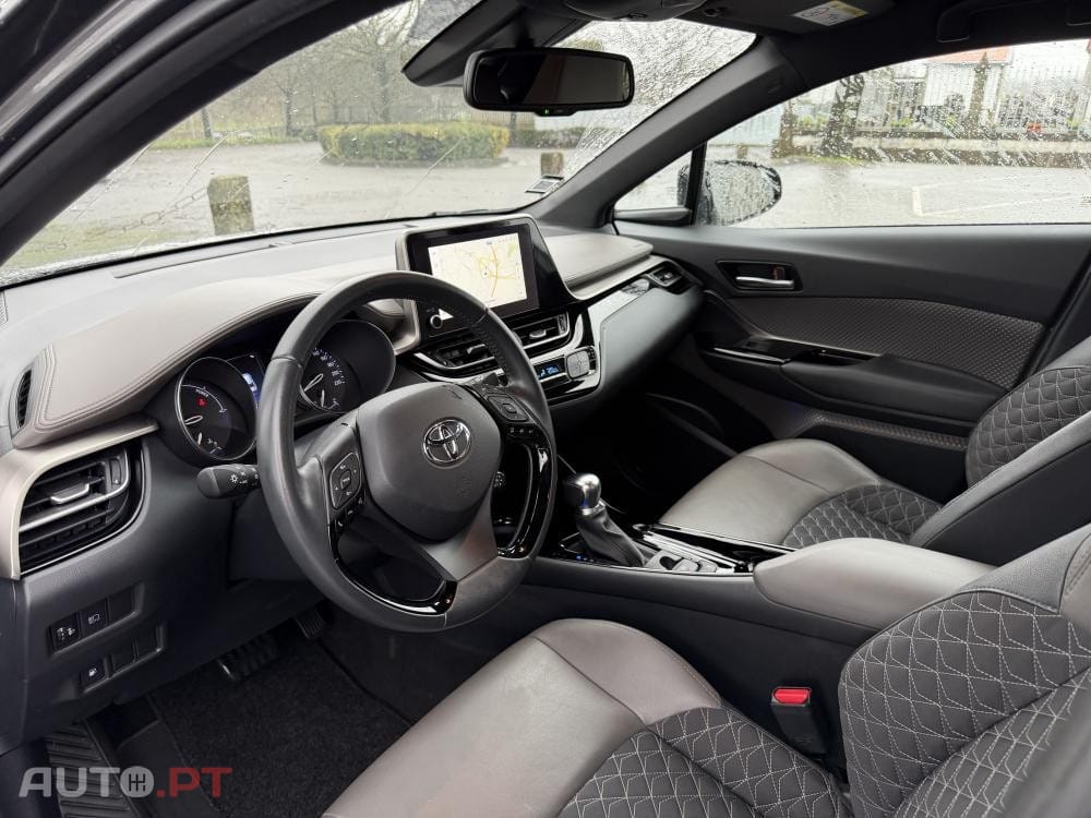 Toyota C-HR 1.8 Hybrid Square Collection