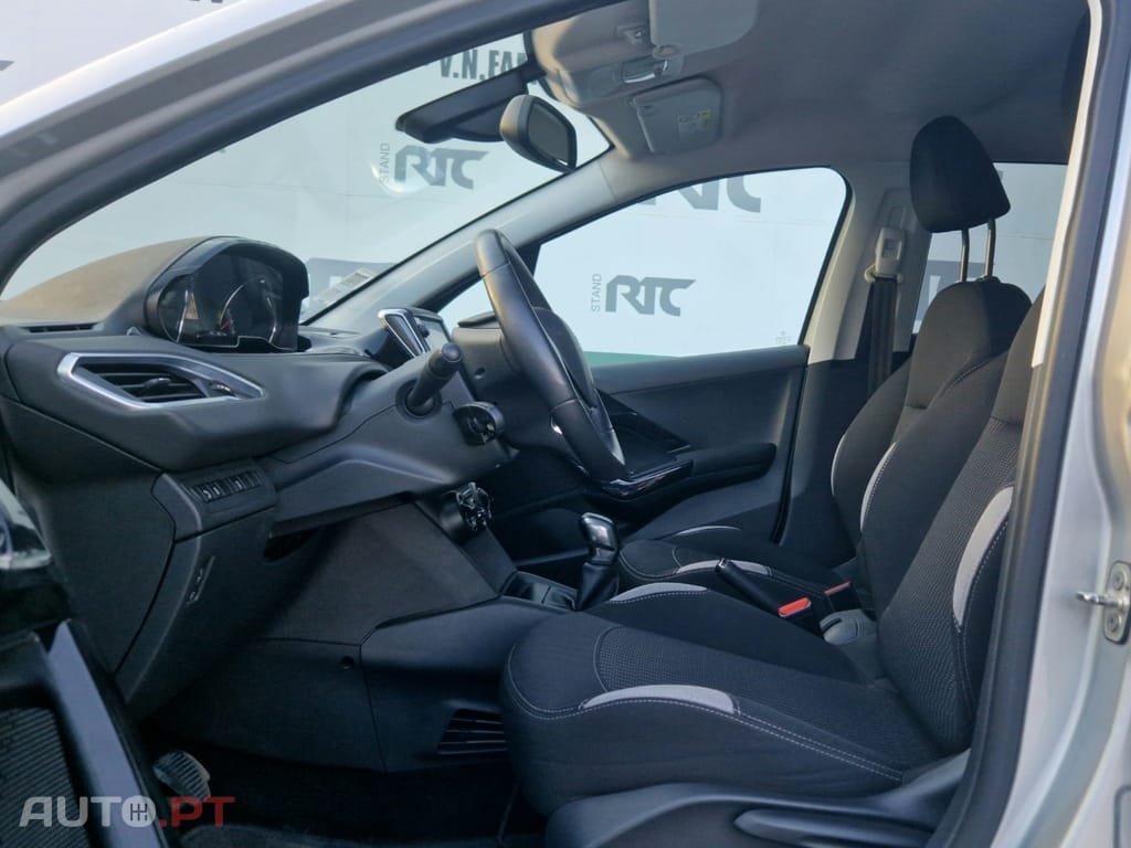 Peugeot 208 1.4 HDi SE Style