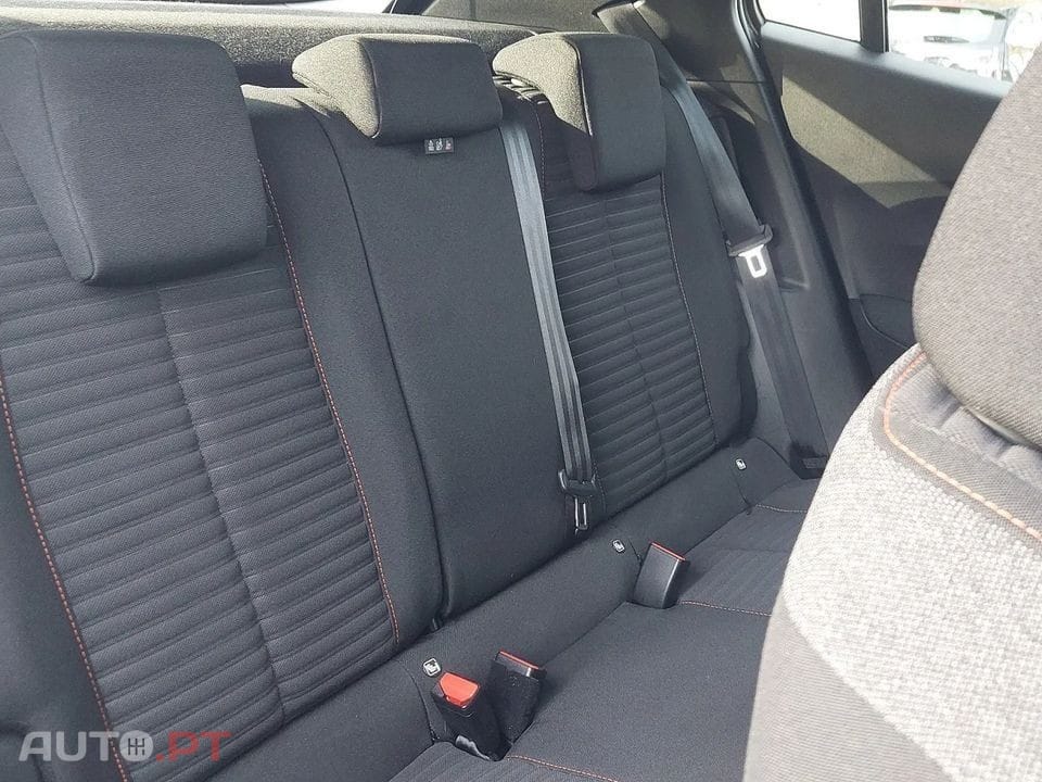 Peugeot E-2008 Active Pack
