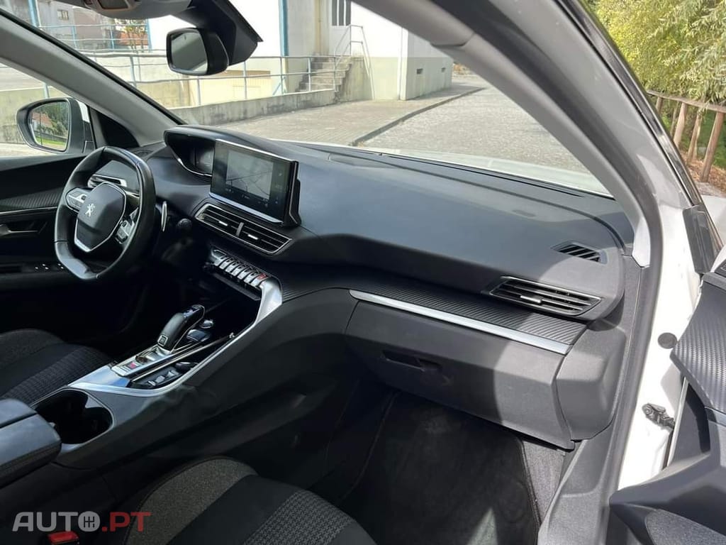 Peugeot 3008 1.5 BlueHDi Allure EAT8