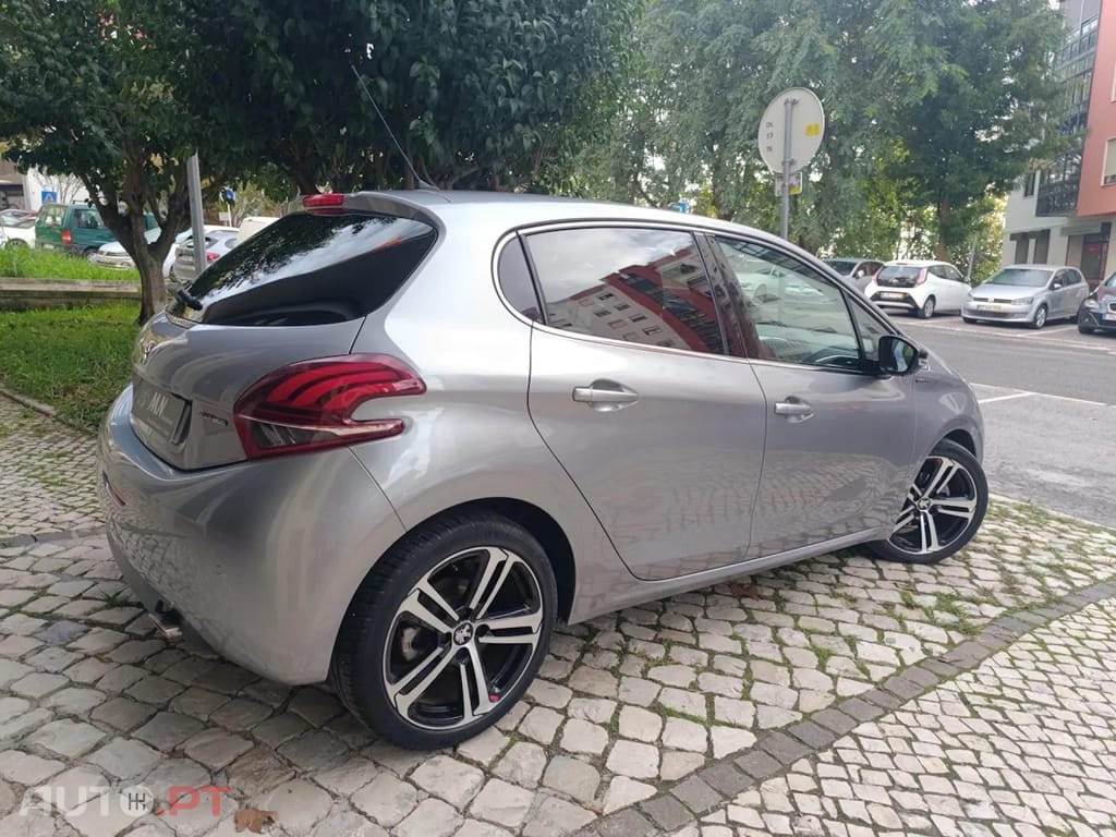 Peugeot 208 1.2 PureTech GT Line EAT6