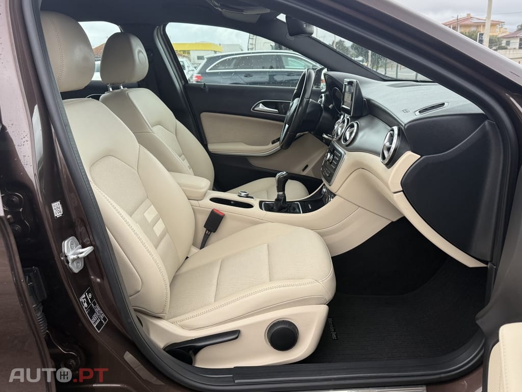 Mercedes-Benz GLA 200 d Style — fotografia 11