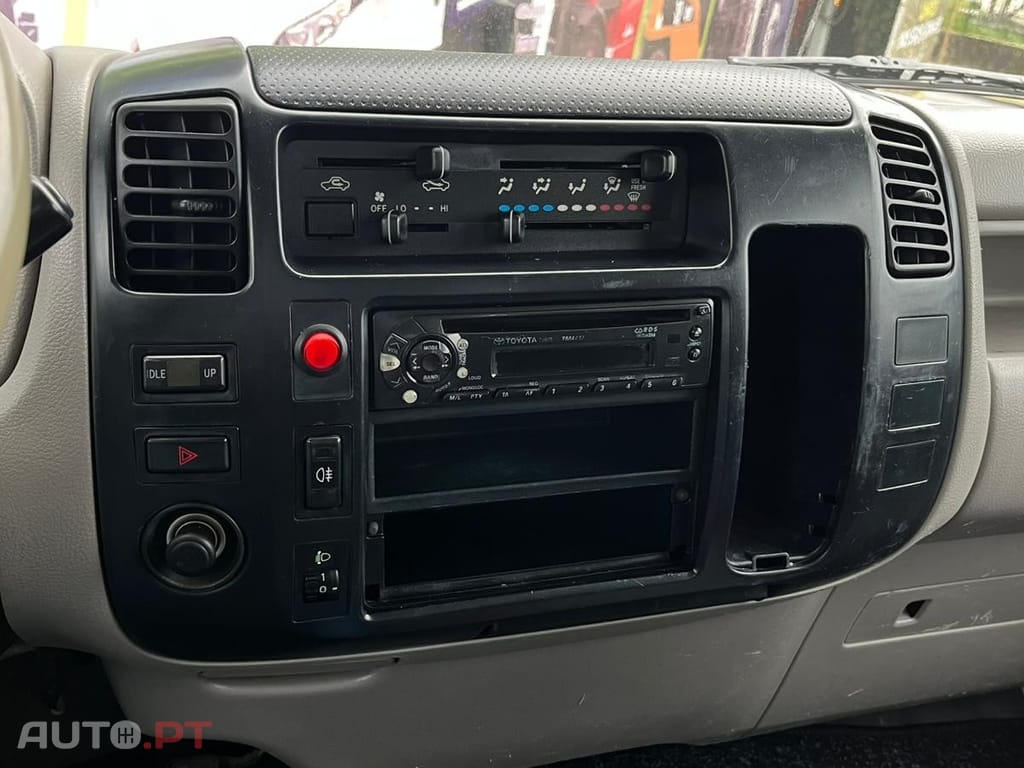 Toyota Dyna 3.0  BASCULA TRILATERAL