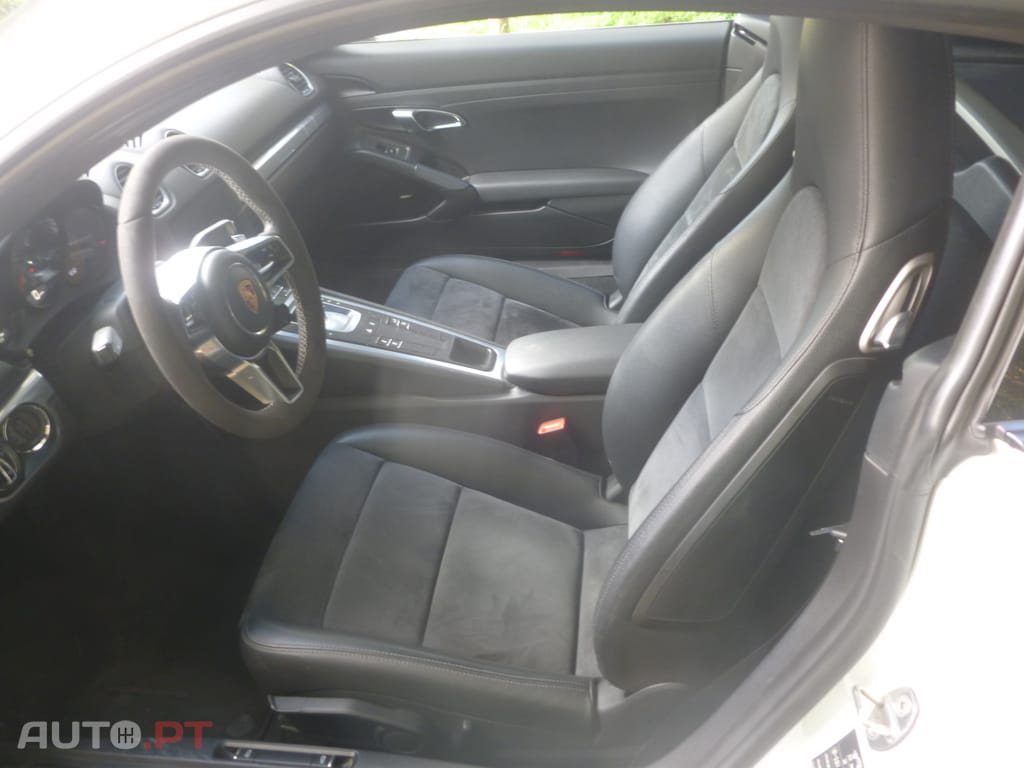 Porsche Cayman 718 2.0