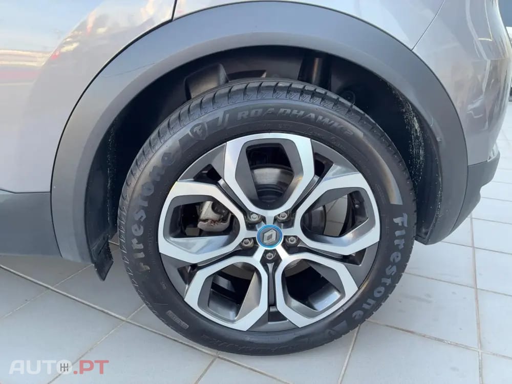 Renault Captur 1.6 HYBRID E-TECH INTENS