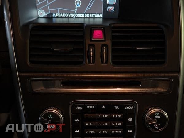 Volvo XC 60 D3 Momentum — fotografia 4