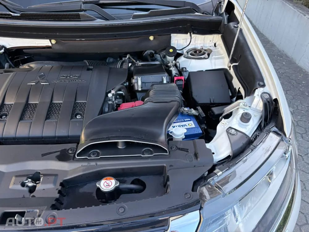 Mitsubishi Outlander 2.2 DI-D Instyle Navi