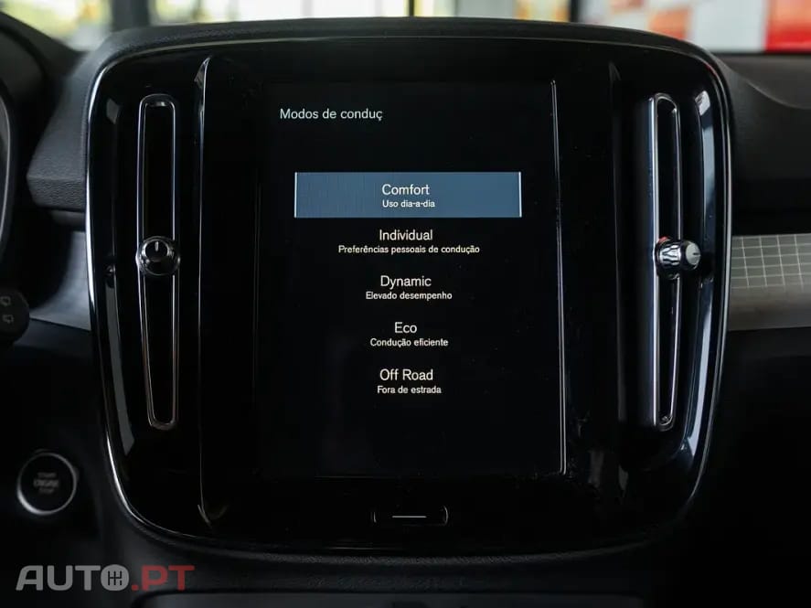 Volvo XC40 1.5 T2 Plus Dark Auto