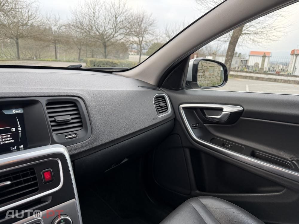 Volvo V60 D6 Plug-In-Hybrid AWD Geartronic Pure Limited