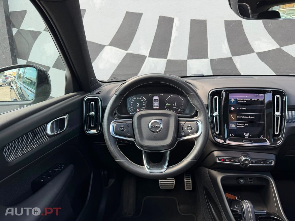 Volvo XC40 T4 Recharge DKG RDesign Expression