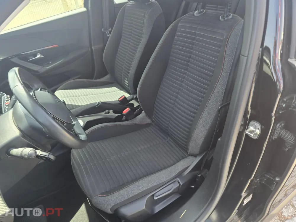 Peugeot 2008 Benzin 100 Allure