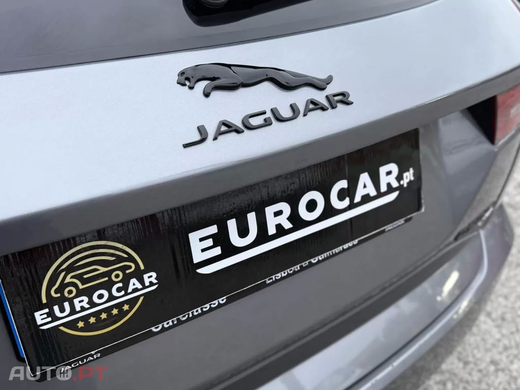 Jaguar E-Pace 1.5 P300e R-Dynamic SE AWD Aut. — fotografia 13