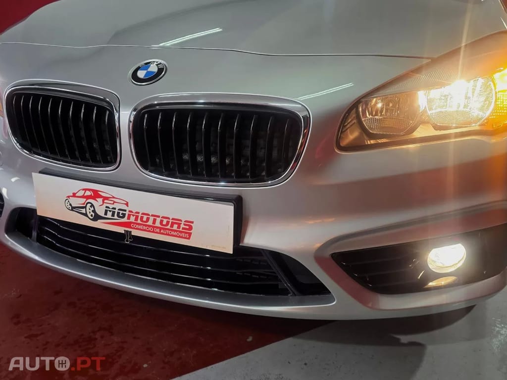 BMW 216 d Line Sport — fotografia 12