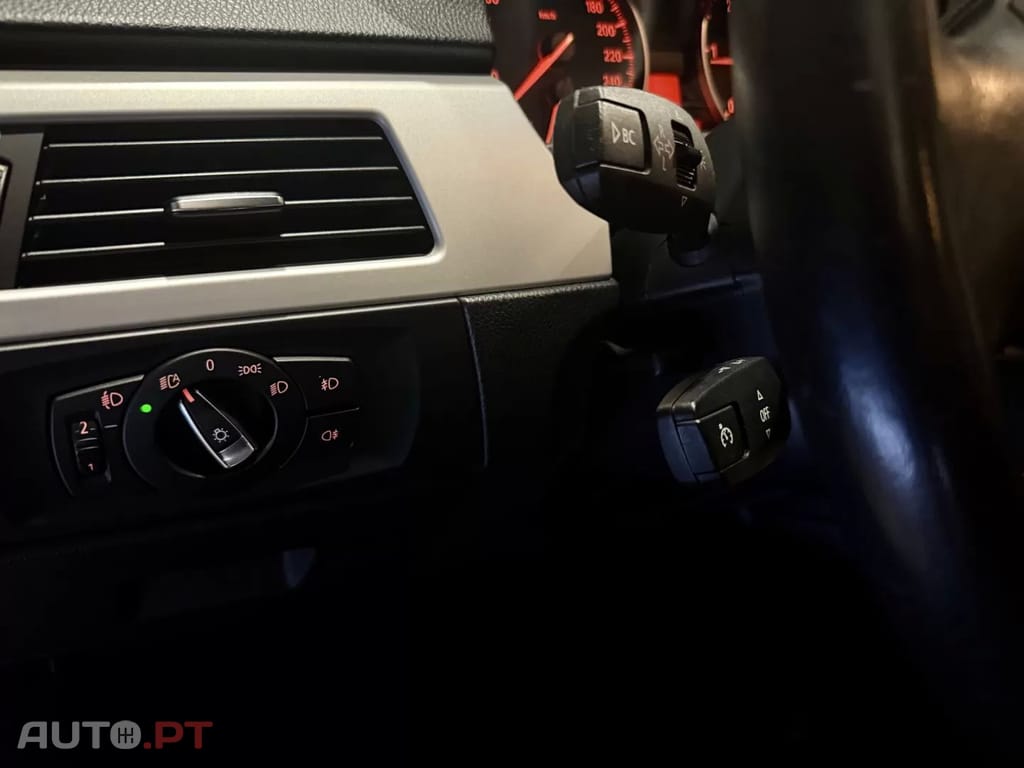 BMW 318 d Touring Navigation Sport