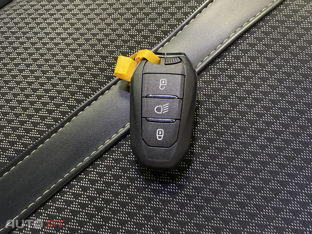 Peugeot E-2008 54 kWh GT