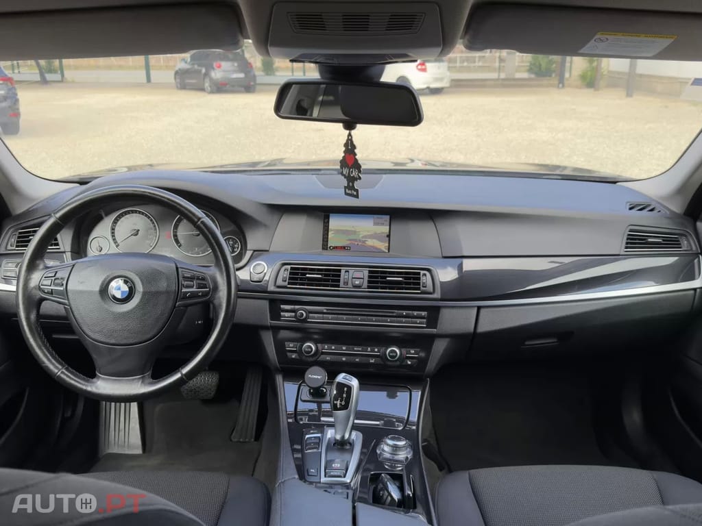 BMW 520 d Modern Line Automática KIT M Sport — fotografia 18