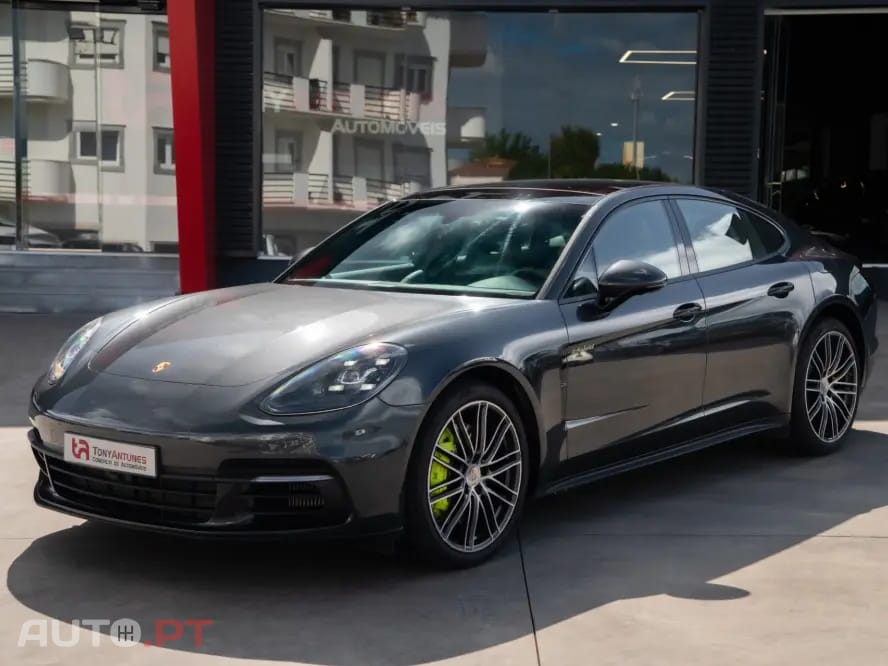Porsche Panamera 4 E-Hybrid Platinum Edition