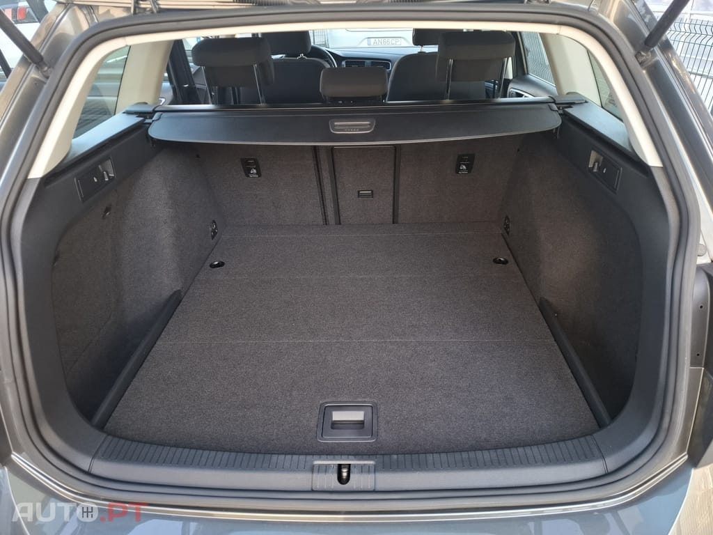 Volkswagen Golf Variant 1.6 TDi Confortline — fotografia 21