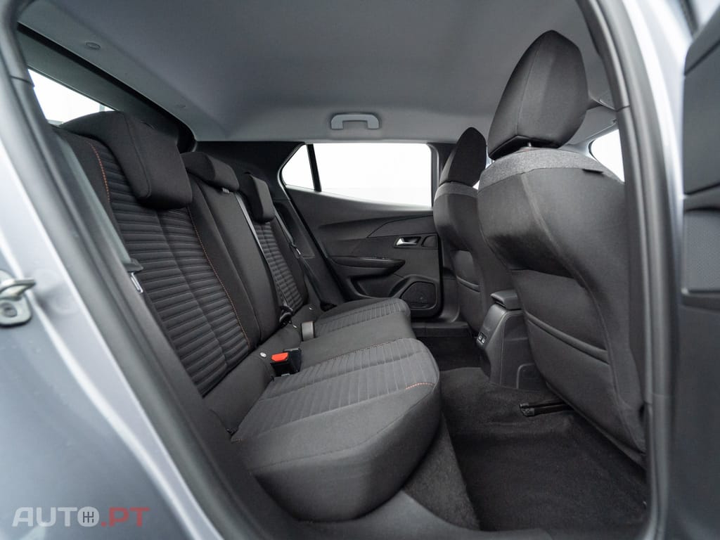 Peugeot E-2008 50 kWh Active