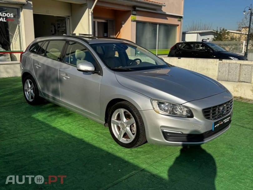 Volvo V60 1.6 D2 Drive Summum Start/Stop — fotografia 3