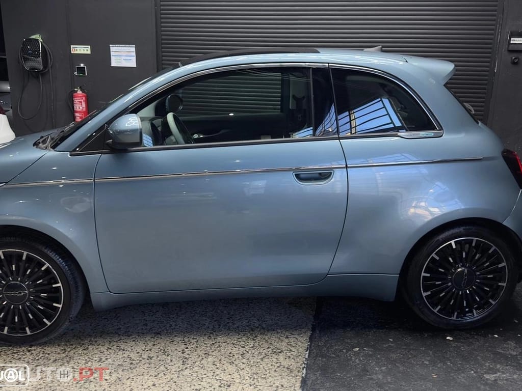 Fiat 500e La Prima