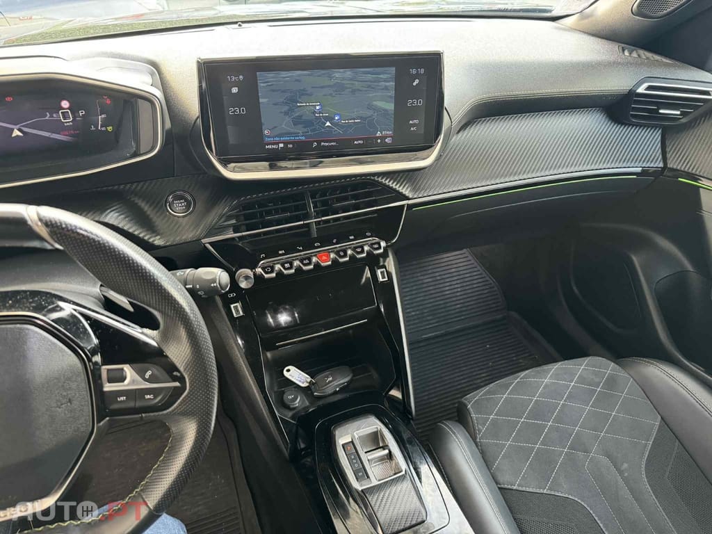 Peugeot 2008 1.2 PureTech GT EAT8